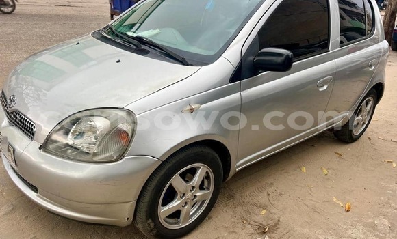 Sayi Na hannu Toyota Yaris Azurfa Mota in Cotonou a Benin Sayi Na hannu Toyota Yaris Azurfa Mota in Cotonou a Benin