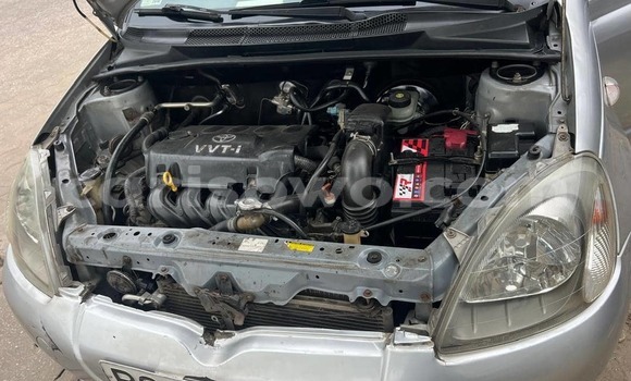 Sayi Na hannu Toyota Yaris Azurfa Mota in Cotonou a Benin Sayi Na hannu Toyota Yaris Azurfa Mota in Cotonou a Benin