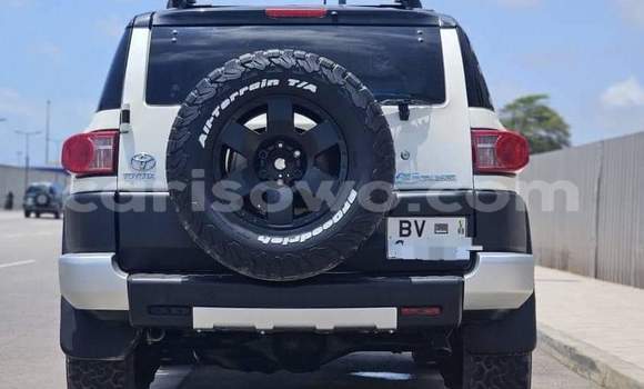 Acheter Occasion Voiture Toyota FJ Cruiser Gris à Cotonou, Benin Acheter Occasion Voiture Toyota FJ Cruiser Gris à Cotonou, Benin