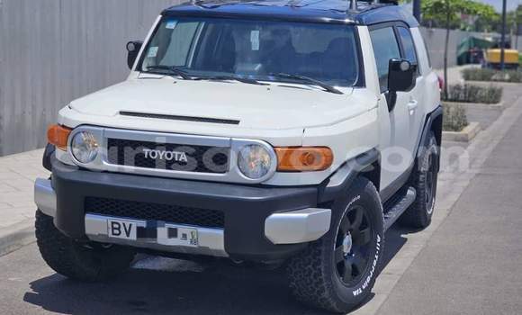 Ra Àlòkù Toyota FJ Cruiser Silver Ọkọ̀ in Cotonou ni Benin Ra Àlòkù Toyota FJ Cruiser Silver Ọkọ̀ in Cotonou ni Benin