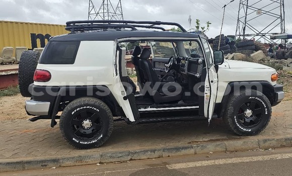 Ra Àlòkù Toyota FJ Cruiser Silver Ọkọ̀ in Cotonou ni Benin Ra Àlòkù Toyota FJ Cruiser Silver Ọkọ̀ in Cotonou ni Benin