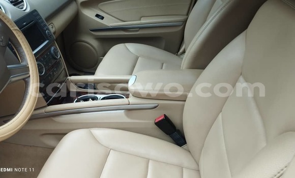 Acheter Occasion Voiture Mercedes-Benz ML–Class Noir à Cotonou, Benin Acheter Occasion Voiture Mercedes-Benz ML–Class Noir à Cotonou, Benin