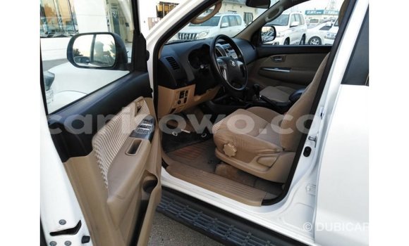 Acheter Import Voiture Toyota Fortuner Blanc à Import - Dubai, Benin Acheter Import Voiture Toyota Fortuner Blanc à Import - Dubai, Benin