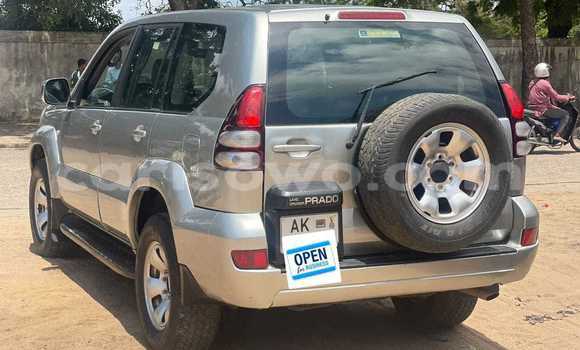 Ra Àlòkù Toyota Prado Silver Ọkọ̀ in Cotonou ni Benin