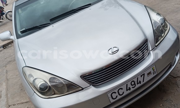 Sayi Na hannu Lexus ES Azurfa Mota in Cotonou a Benin
