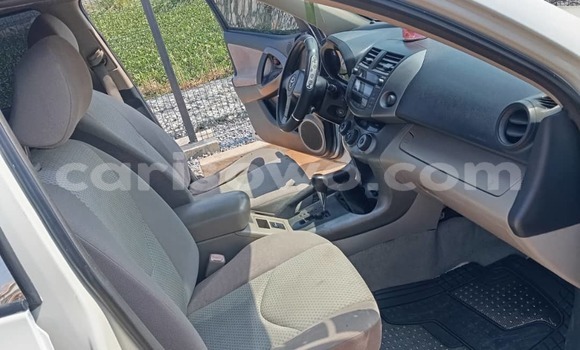 Acheter Occasion Voiture Toyota RAV4 Blanc à Cotonou, Benin Acheter Occasion Voiture Toyota RAV4 Blanc à Cotonou, Benin