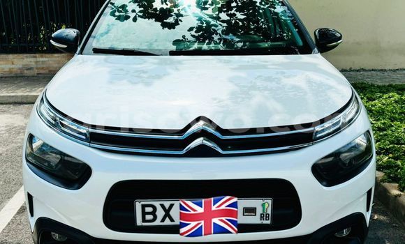 Sayi Na hannu Citroen C4 White Mota in Abomey Calavi a Benin