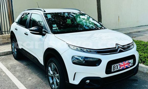 Sayi Na hannu Citroen C4 White Mota in Abomey Calavi a Benin Sayi Na hannu Citroen C4 White Mota in Abomey Calavi a Benin