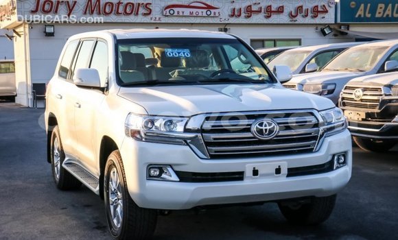 Sayi Imported Toyota Land Cruiser White Mota in Import - Dubai a Benin Sayi Imported Toyota Land Cruiser White Mota in Import - Dubai a Benin