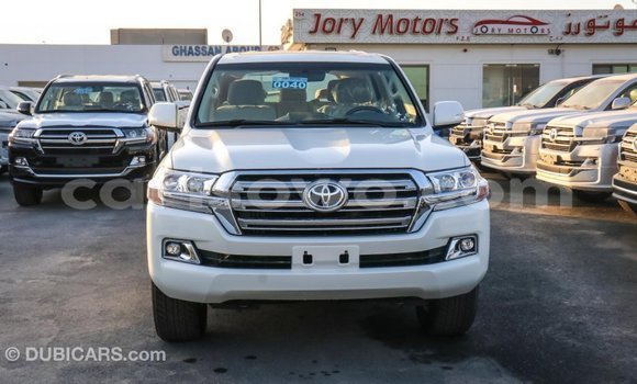 Sayi Imported Toyota Land Cruiser White Mota in Import - Dubai a Benin Sayi Imported Toyota Land Cruiser White Mota in Import - Dubai a Benin