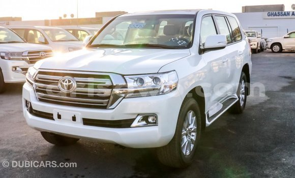 Sayi Imported Toyota Land Cruiser White Mota in Import - Dubai a Benin Sayi Imported Toyota Land Cruiser White Mota in Import - Dubai a Benin