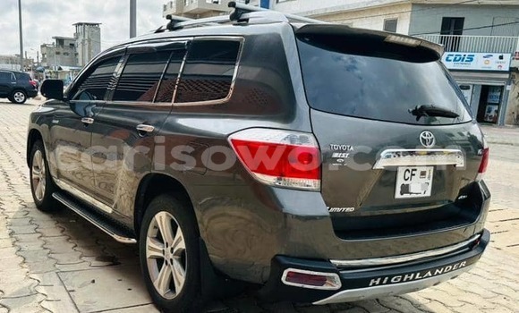 Buy Used Toyota Highlander Silver Car in Cotonou in Benign