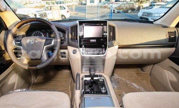 Sayi Imported Toyota Land Cruiser White Mota in Import - Dubai a Benin Sayi Imported Toyota Land Cruiser White Mota in Import - Dubai a Benin