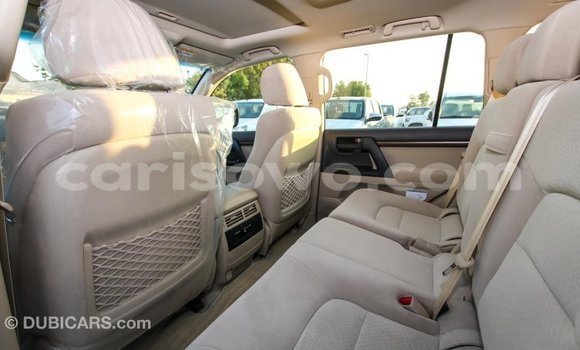 Sayi Imported Toyota Land Cruiser White Mota in Import - Dubai a Benin Sayi Imported Toyota Land Cruiser White Mota in Import - Dubai a Benin