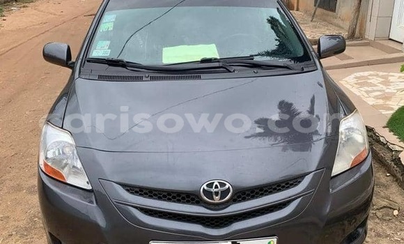 Sayi Na hannu Toyota Yaris Black Mota in Cotonou a Benin