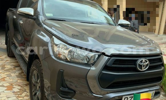 Sayi Na hannu Toyota Hilux White Mota in Cotonou a Benin