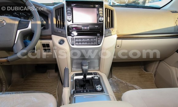 Sayi Imported Toyota Land Cruiser White Mota in Import - Dubai a Benin Sayi Imported Toyota Land Cruiser White Mota in Import - Dubai a Benin