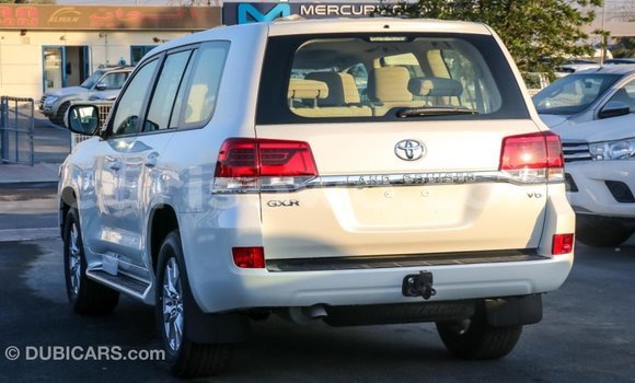 Sayi Imported Toyota Land Cruiser White Mota in Import - Dubai a Benin Sayi Imported Toyota Land Cruiser White Mota in Import - Dubai a Benin