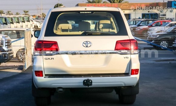 Sayi Imported Toyota Land Cruiser White Mota in Import - Dubai a Benin Sayi Imported Toyota Land Cruiser White Mota in Import - Dubai a Benin