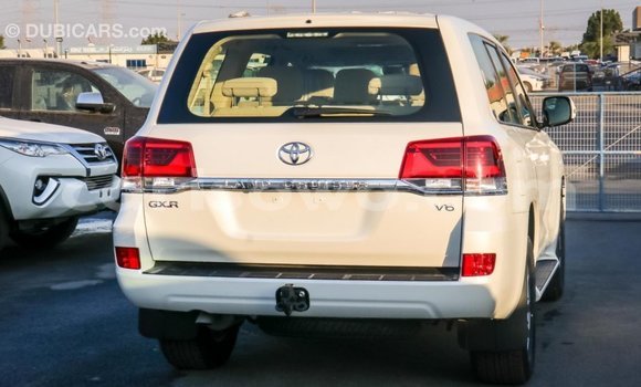 Sayi Imported Toyota Land Cruiser White Mota in Import - Dubai a Benin Sayi Imported Toyota Land Cruiser White Mota in Import - Dubai a Benin