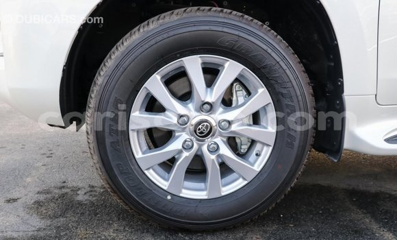 Sayi Imported Toyota Land Cruiser White Mota in Import - Dubai a Benin Sayi Imported Toyota Land Cruiser White Mota in Import - Dubai a Benin