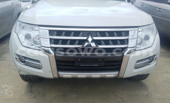 Ra Àlòkù Mitsubishi Pajero Sport funfun Ọkọ̀ in Cotonou ni Benin Ra Àlòkù Mitsubishi Pajero Sport funfun Ọkọ̀ in Cotonou ni Benin