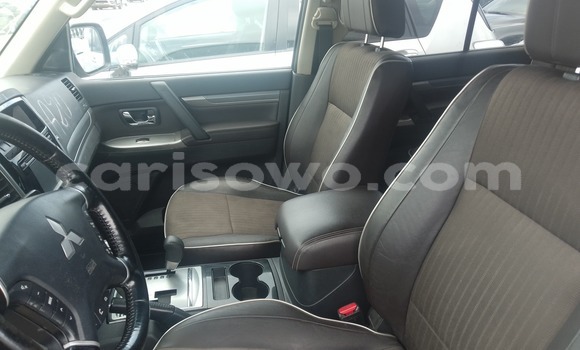 Ra Àlòkù Mitsubishi Pajero Sport funfun Ọkọ̀ in Cotonou ni Benin Ra Àlòkù Mitsubishi Pajero Sport funfun Ọkọ̀ in Cotonou ni Benin
