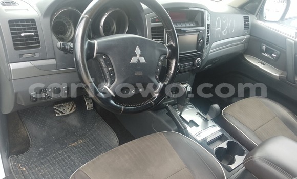 Ra Àlòkù Mitsubishi Pajero Sport funfun Ọkọ̀ in Cotonou ni Benin Ra Àlòkù Mitsubishi Pajero Sport funfun Ọkọ̀ in Cotonou ni Benin