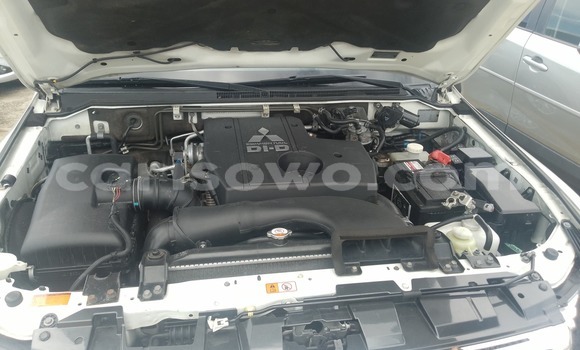 Ra Àlòkù Mitsubishi Pajero Sport funfun Ọkọ̀ in Cotonou ni Benin Ra Àlòkù Mitsubishi Pajero Sport funfun Ọkọ̀ in Cotonou ni Benin