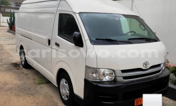 Sayi Na hannu Toyota Hiace White Mota in Cotonou a Benin