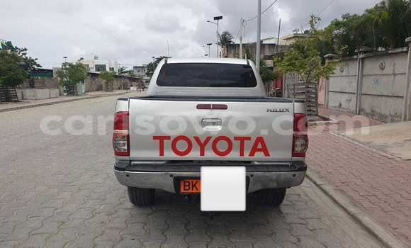 Sayi Na hannu Toyota Hilux Azurfa Mota in Cotonou a Benin Sayi Na hannu Toyota Hilux Azurfa Mota in Cotonou a Benin