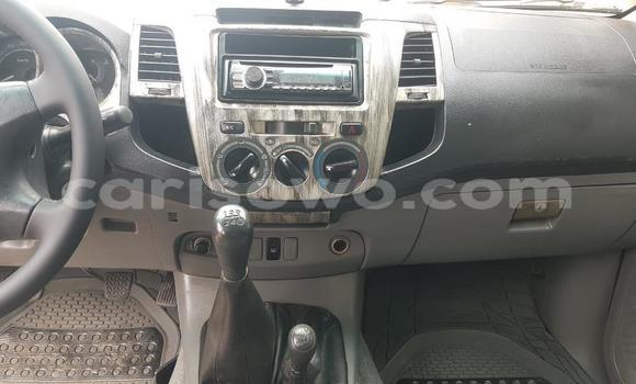 Sayi Na hannu Toyota Hilux Azurfa Mota in Cotonou a Benin Sayi Na hannu Toyota Hilux Azurfa Mota in Cotonou a Benin