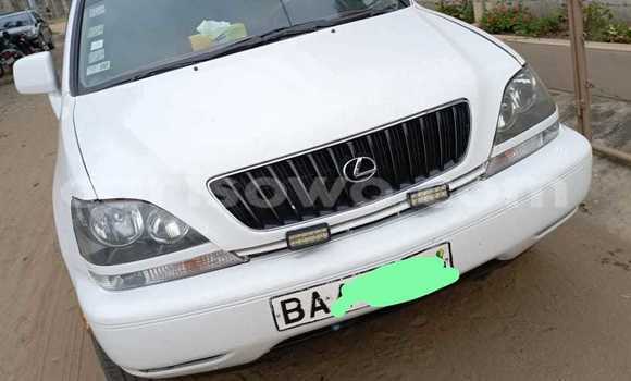Sayi Na hannu Lexus RX 300 White Mota in Cotonou a Benin