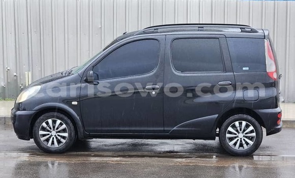 Ra Àlòkù Toyota Yaris Verso Black Ọkọ̀ in Cotonou ni Benin Ra Àlòkù Toyota Yaris Verso Black Ọkọ̀ in Cotonou ni Benin