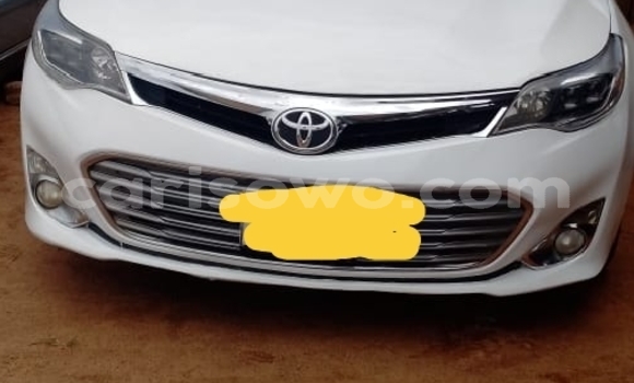 Acheter Occasion Voiture Toyota Avalon Blanc à Parakou, Benin