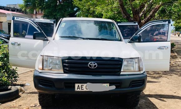 Buy Used Toyota Land Cruiser Silver Car in Cotonou in Benign