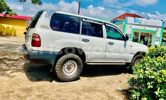 Acheter Occasion Voiture Toyota Land Cruiser Gris à Cotonou, Benin Acheter Occasion Voiture Toyota Land Cruiser Gris à Cotonou, Benin
