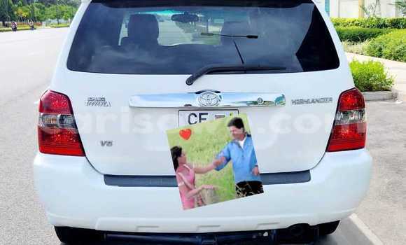 Buy Used Toyota Highlander White Car in Cotonou in Benign