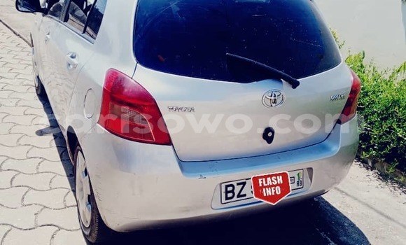 Sayi Na hannu Toyota Yaris Azurfa Mota in Cotonou a Benin