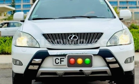 Sayi Na hannu Lexus RX 330 White Mota in Cotonou a Benin