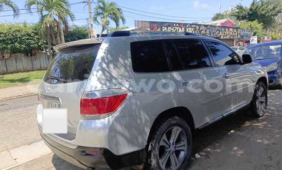 Ra Àlòkù Toyota Highlander Silver Ọkọ̀ in Cotonou ni Benin Ra Àlòkù Toyota Highlander Silver Ọkọ̀ in Cotonou ni Benin