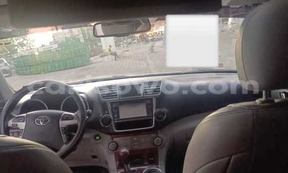 Ra Àlòkù Toyota Highlander Silver Ọkọ̀ in Cotonou ni Benin Ra Àlòkù Toyota Highlander Silver Ọkọ̀ in Cotonou ni Benin