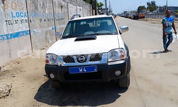 Ra Àlòkù Nissan Hardbody funfun Ọkọ̀ in Cotonou ni Benin