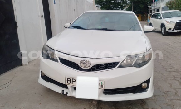 Ra Àlòkù Toyota Camry funfun Ọkọ̀ in Cotonou ni Benin Ra Àlòkù Toyota Camry funfun Ọkọ̀ in Cotonou ni Benin