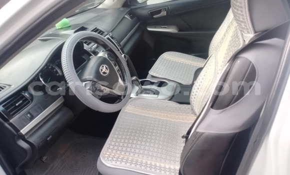 Ra Àlòkù Toyota Camry funfun Ọkọ̀ in Cotonou ni Benin Ra Àlòkù Toyota Camry funfun Ọkọ̀ in Cotonou ni Benin