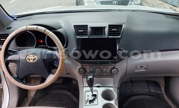 Ra Àlòkù Toyota Highlander Silver Ọkọ̀ in Cotonou ni Benin Ra Àlòkù Toyota Highlander Silver Ọkọ̀ in Cotonou ni Benin