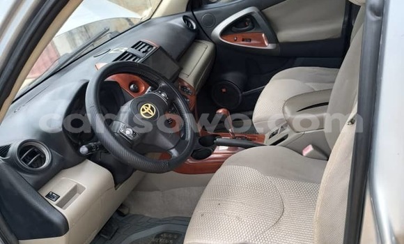 Acheter Occasion Voiture Toyota RAV4 Gris à Cotonou, Benin Acheter Occasion Voiture Toyota RAV4 Gris à Cotonou, Benin