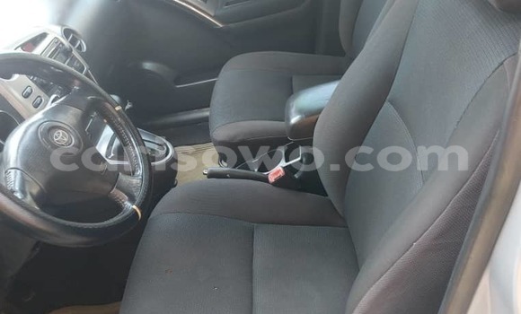 Sayi Na hannu Toyota Matrix Azurfa Mota in Cotonou a Benin Sayi Na hannu Toyota Matrix Azurfa Mota in Cotonou a Benin