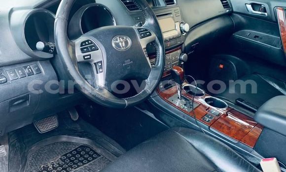 Ra Àlòkù Toyota Highlander Blue Ọkọ̀ in Cotonou ni Benin Ra Àlòkù Toyota Highlander Blue Ọkọ̀ in Cotonou ni Benin