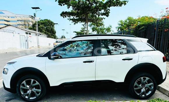 Acheter Occasion Voiture Citroen C4 Blanc à Cotonou, Benin Acheter Occasion Voiture Citroen C4 Blanc à Cotonou, Benin